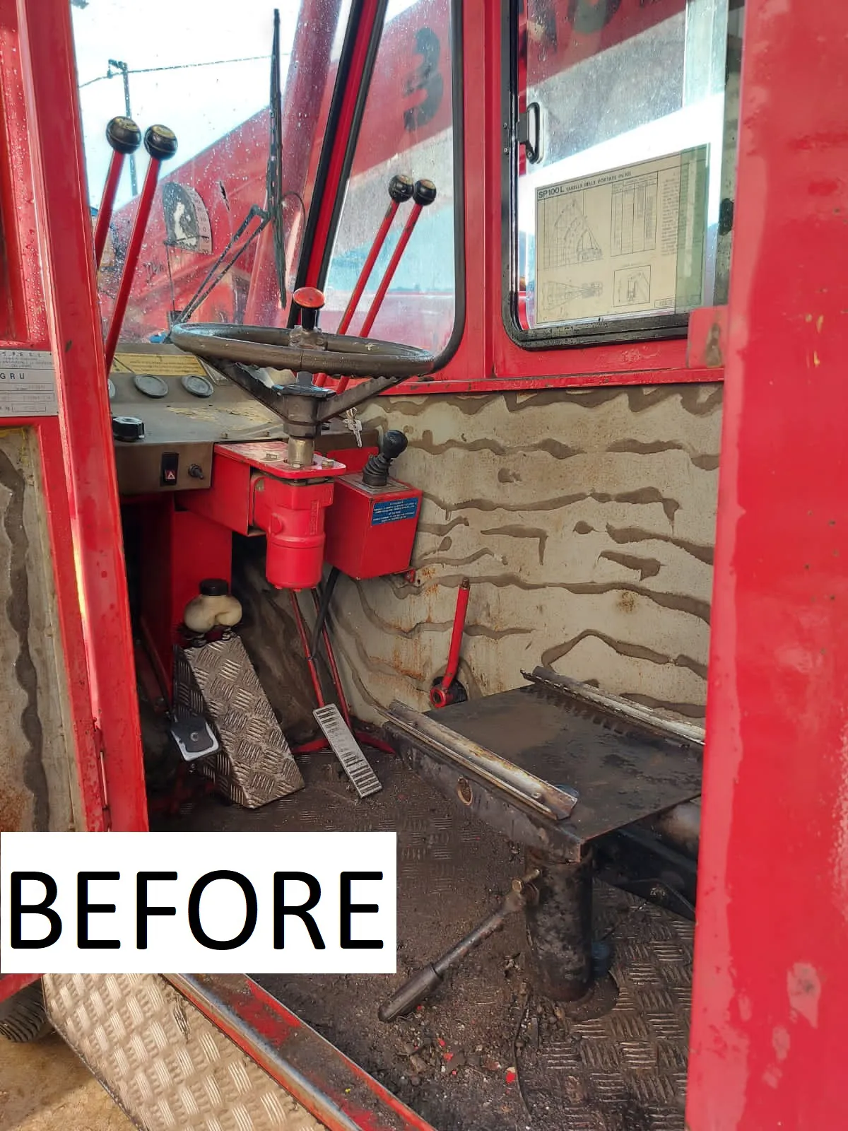 Interior of the self-propelled crane Bencini - before 