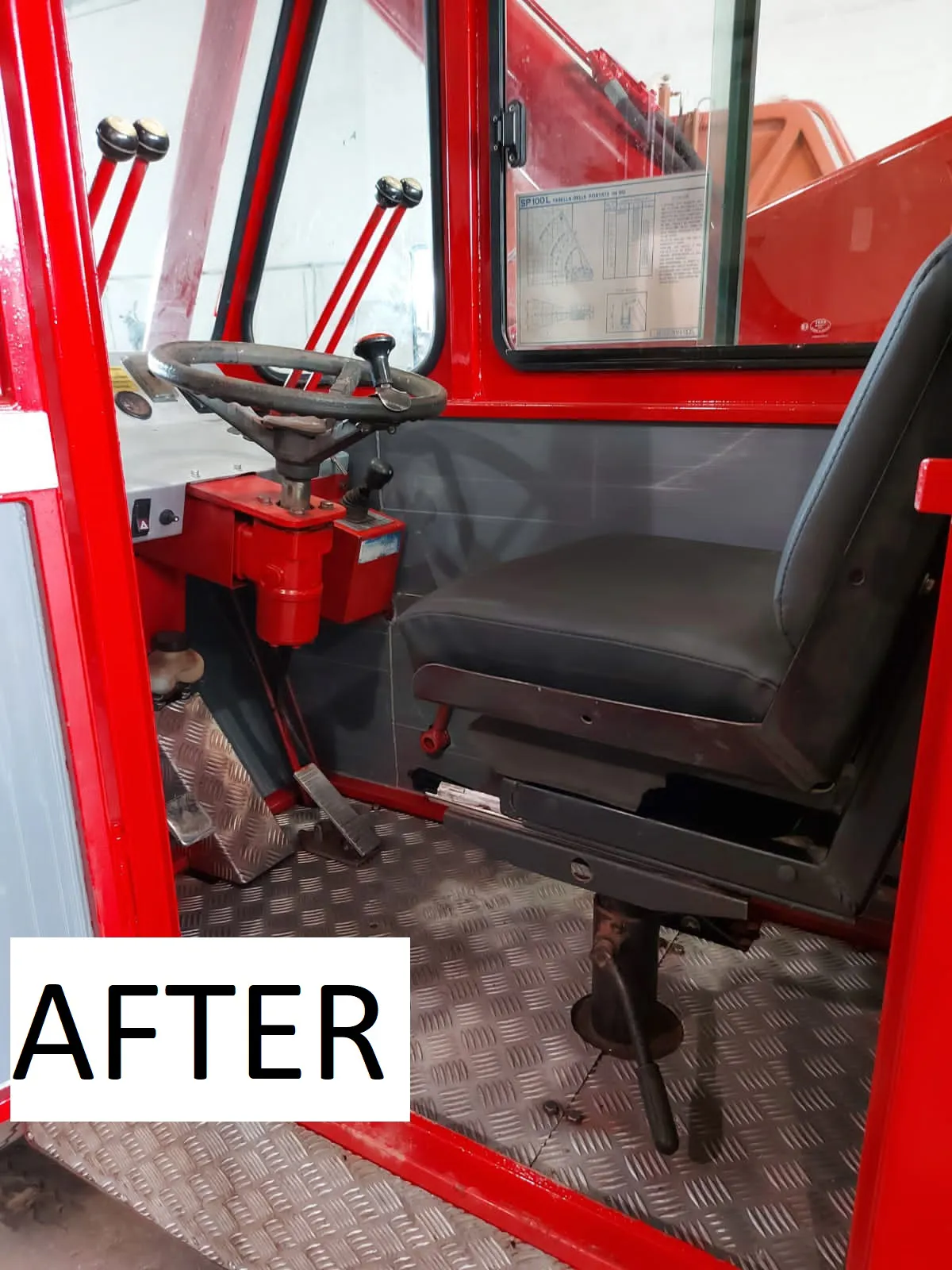 Interior of the self-propelled crane Bencini - after
