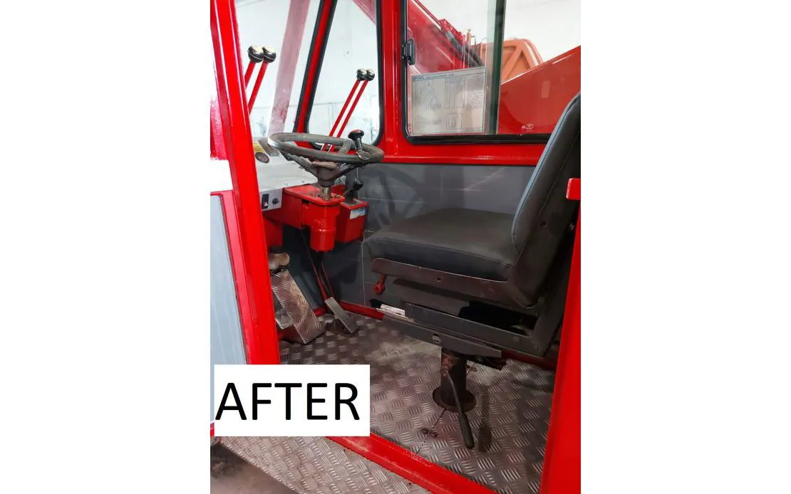 Interior of the self-propelled crane Bencini - after