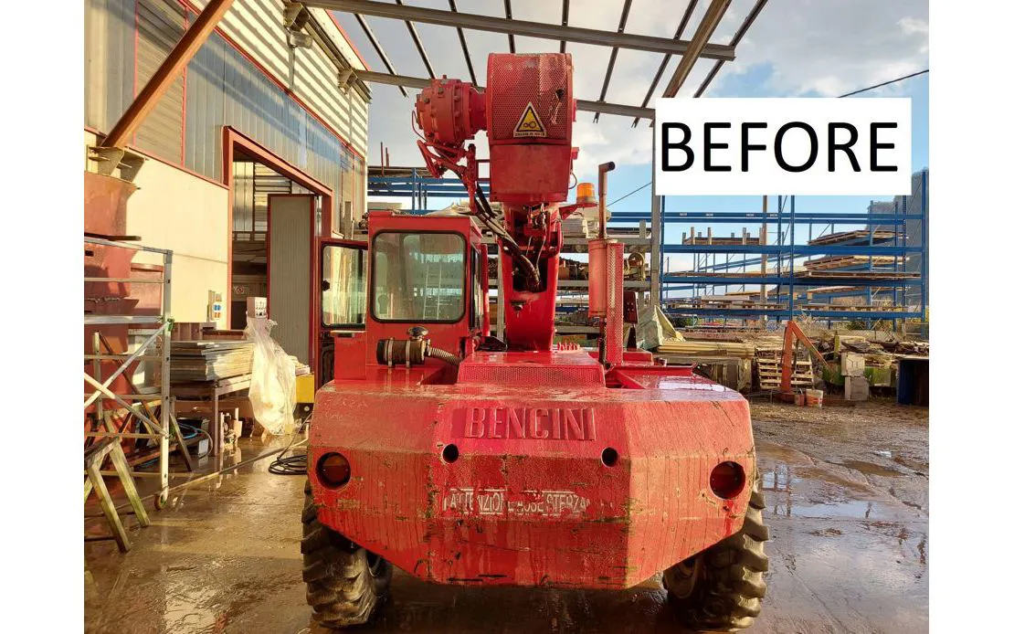 Front exterior of the self-propelled crane Bencini - before