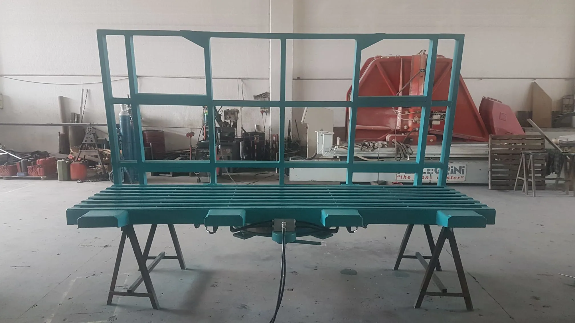 Construction of a tilting table for milling machine