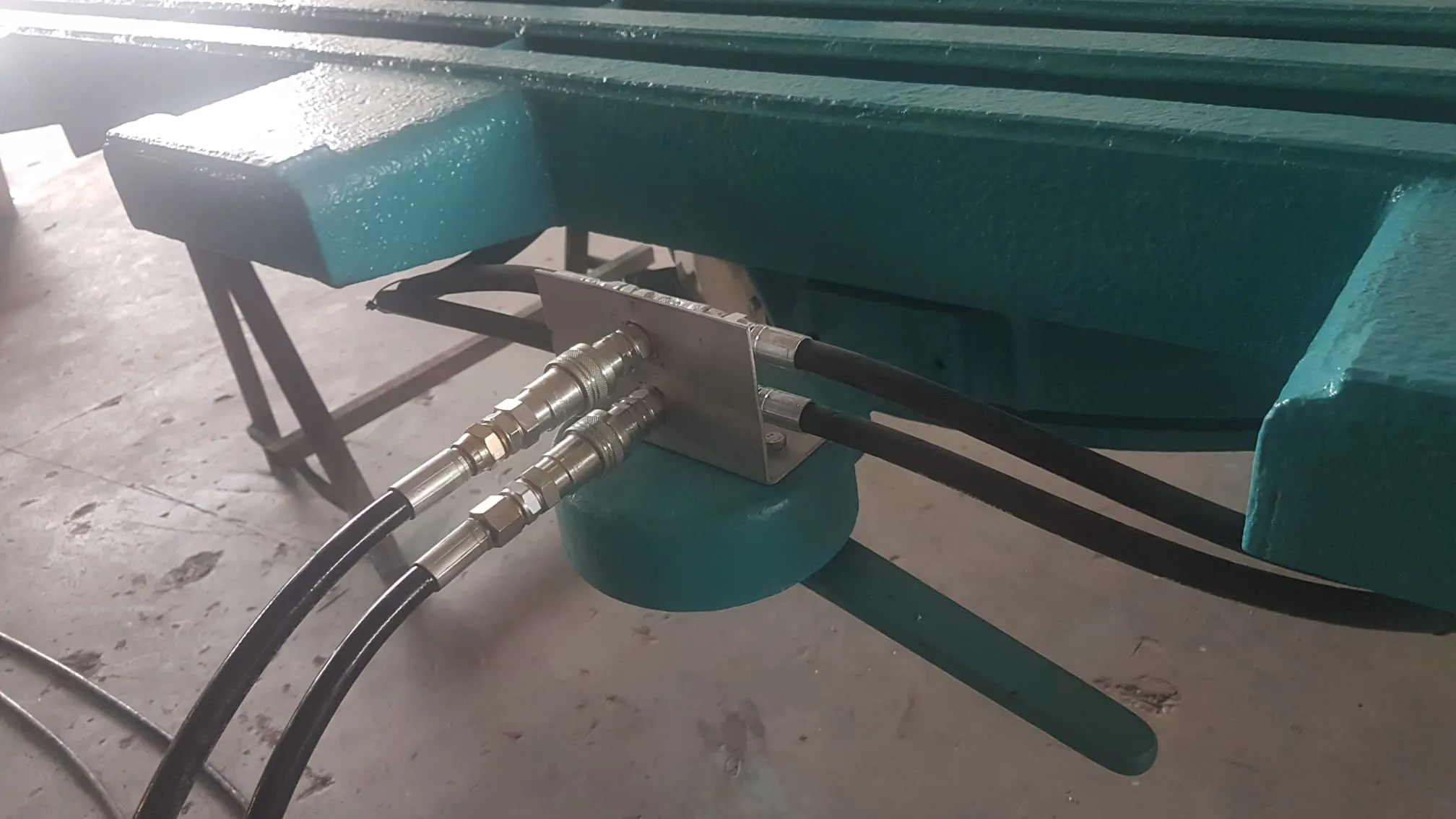 Construction of a tilting table for milling machine