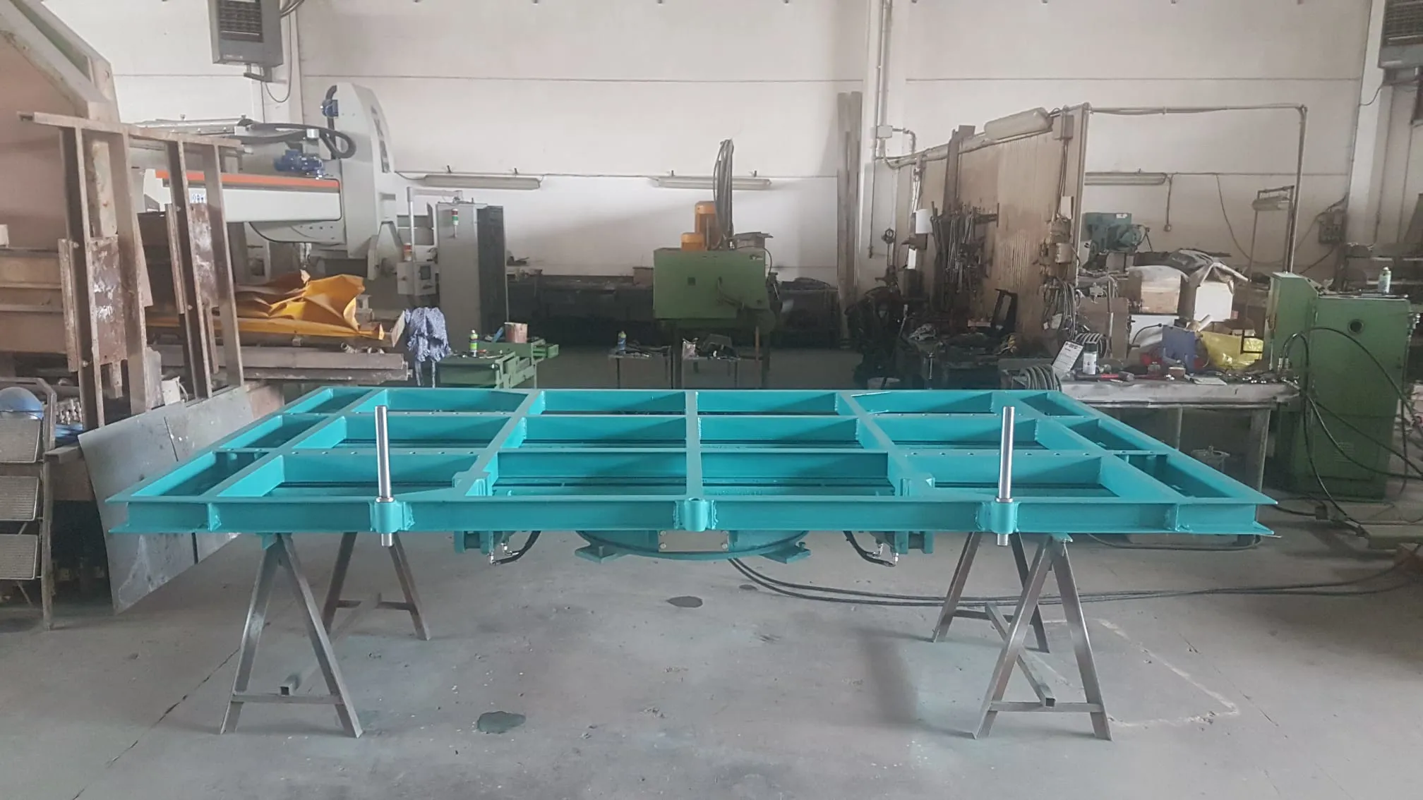 Tilting table for milling machine