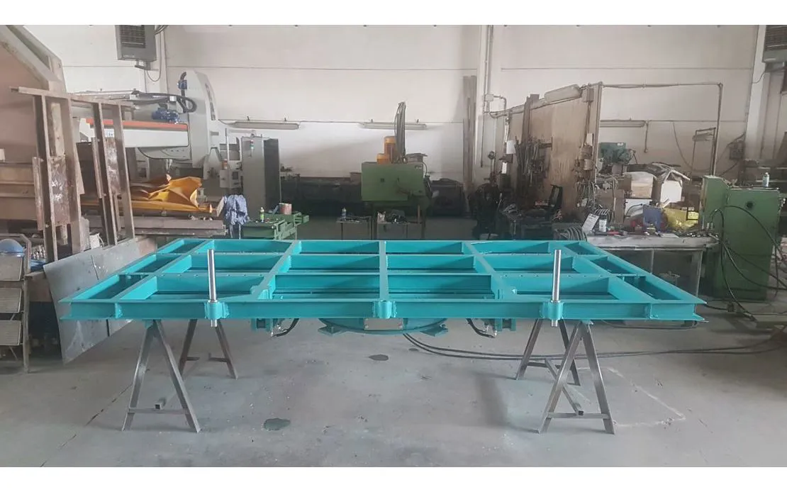 Tilting table for milling machine